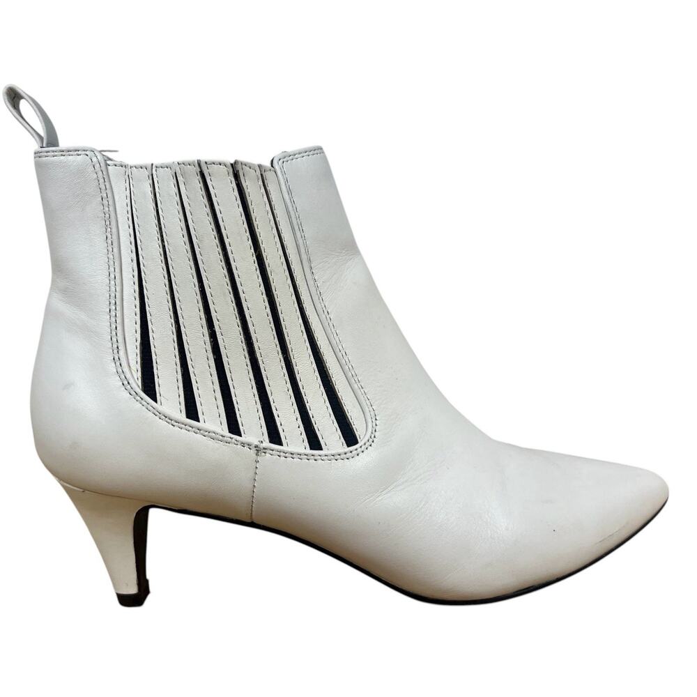 Bleecker & Bond Beatriz White Leather Ankle Boots 8.5M Kitten Heel Chelsea
